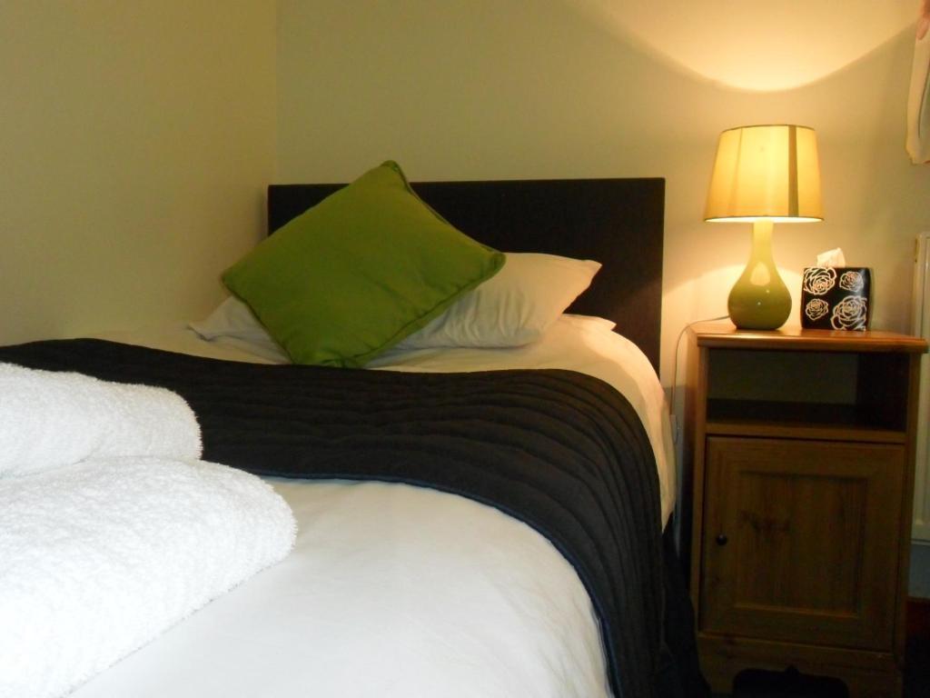 Stag Coach House Hotel Carmel Quarto foto